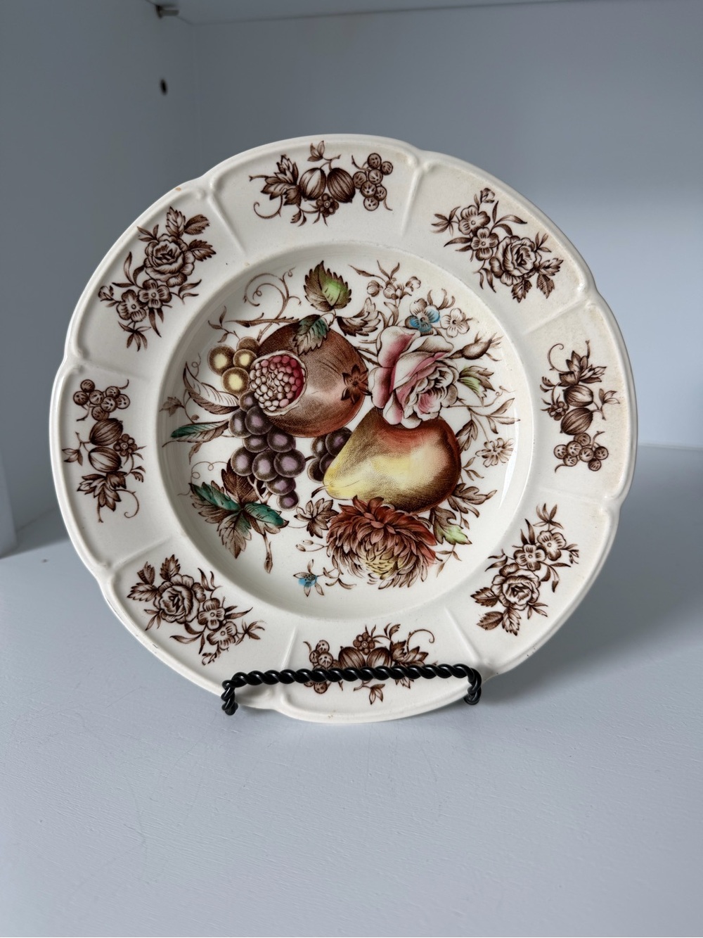Vintage Johnson Bros. Windsor Ware “Windsor Fruit” Plate